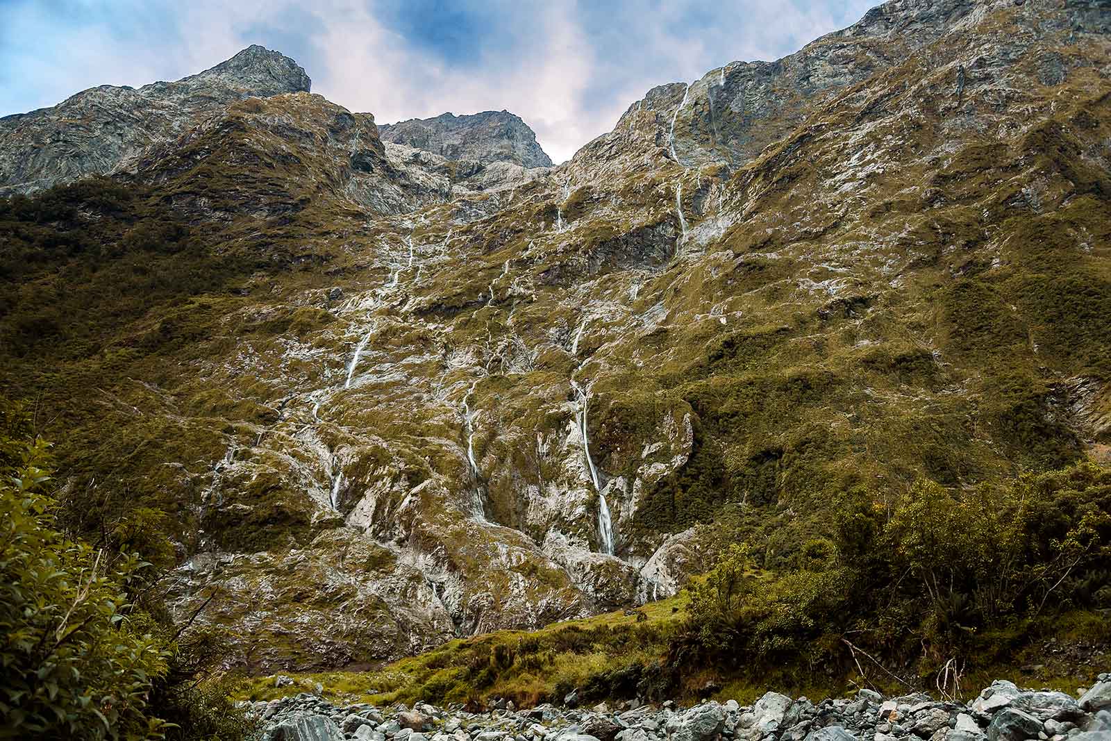 milford-track-day-2-clinton-valley-waterfall-new-zealand