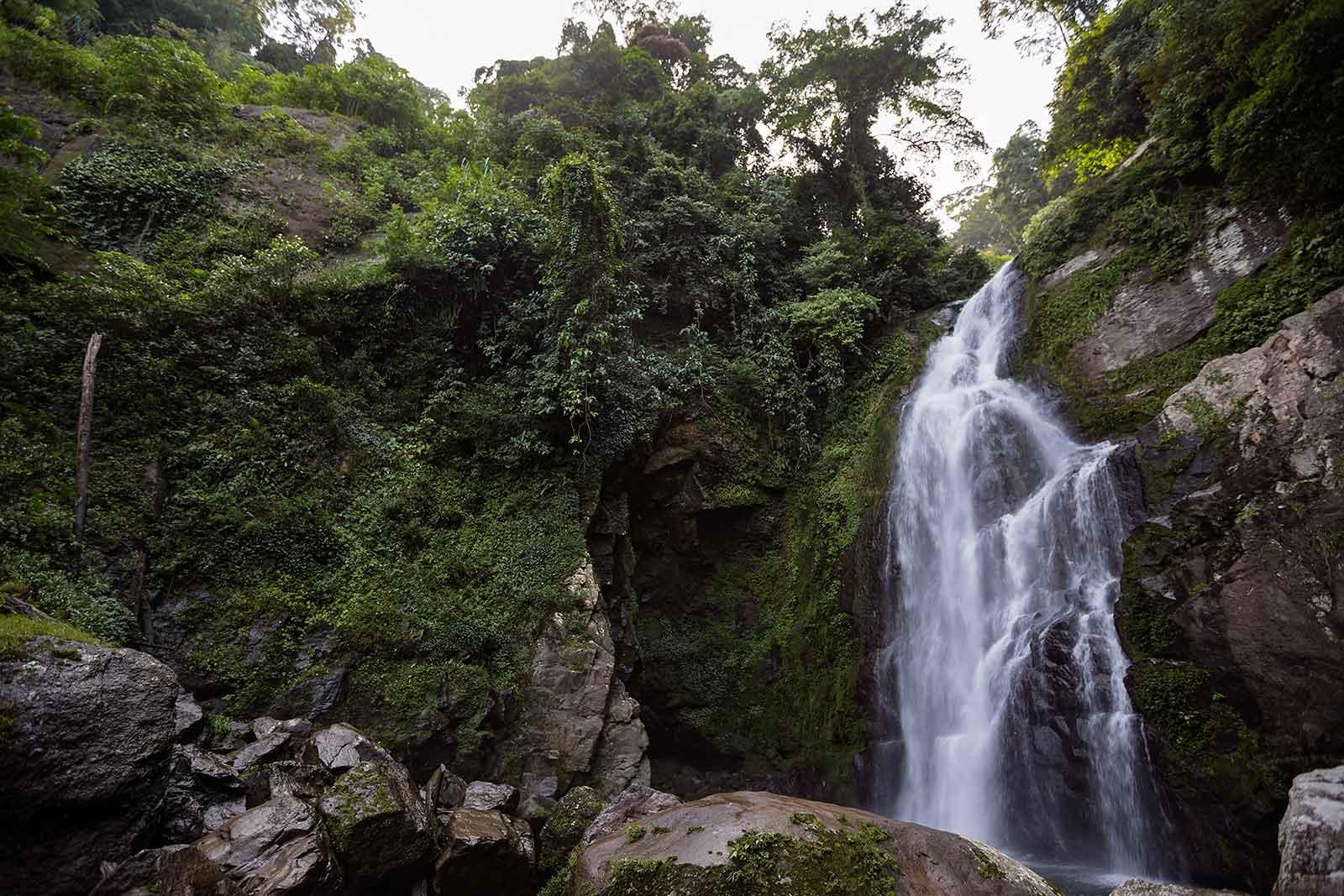 waterfall-sumatra-padang-indonesia