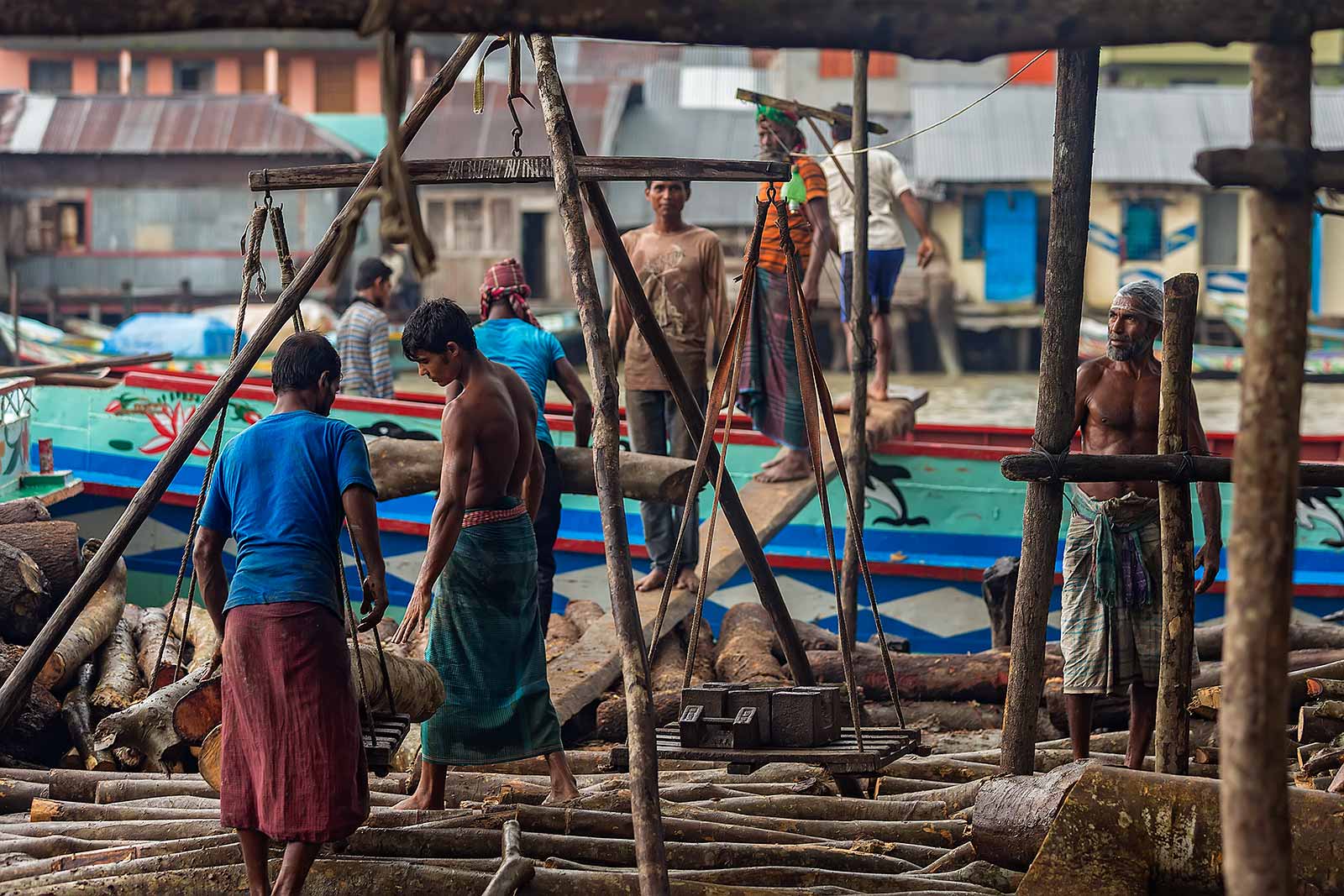wood-workers-in-swarupkati-bangladesh-1