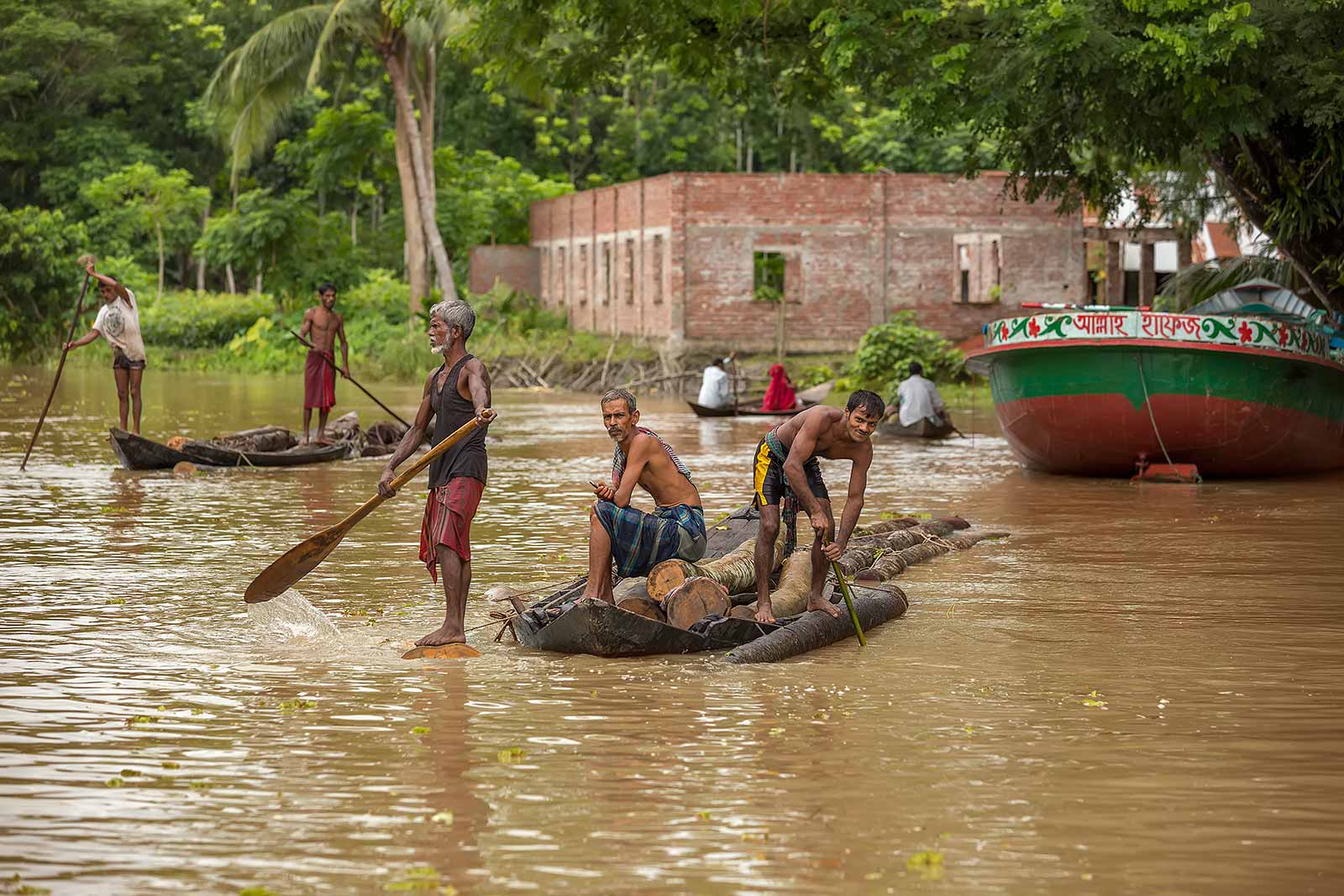 wood-workers-river-galachipa-bangladesh-2