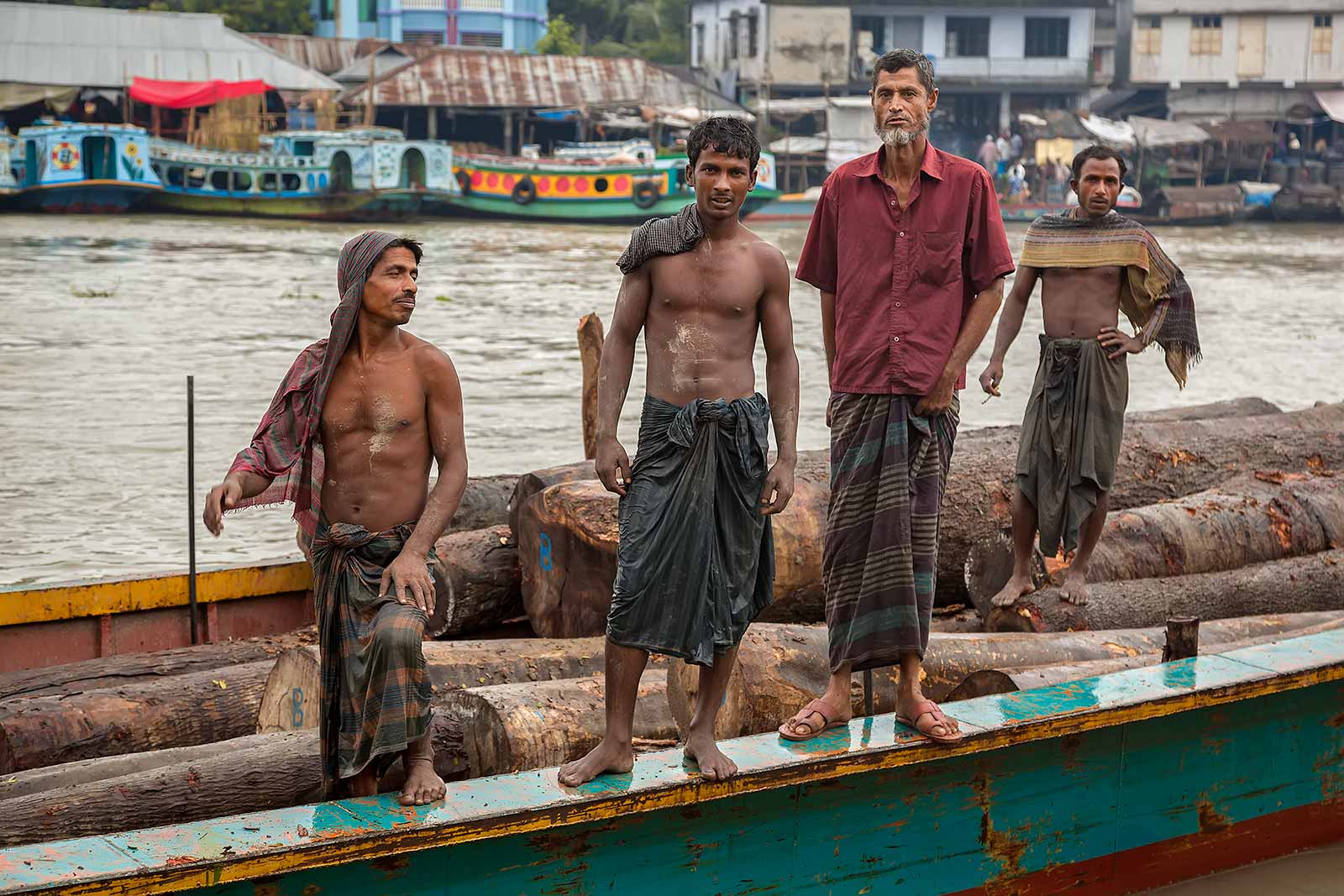 wood-workers-river-swarupkathi-bangladesh-1