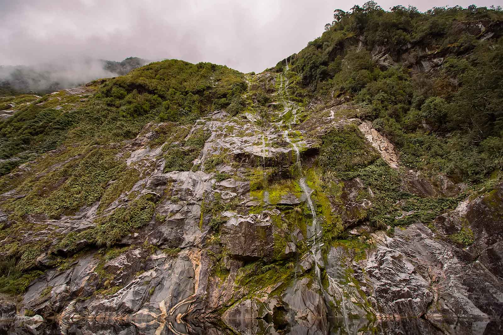 milford-track-day-2-waterfall-new-zealand