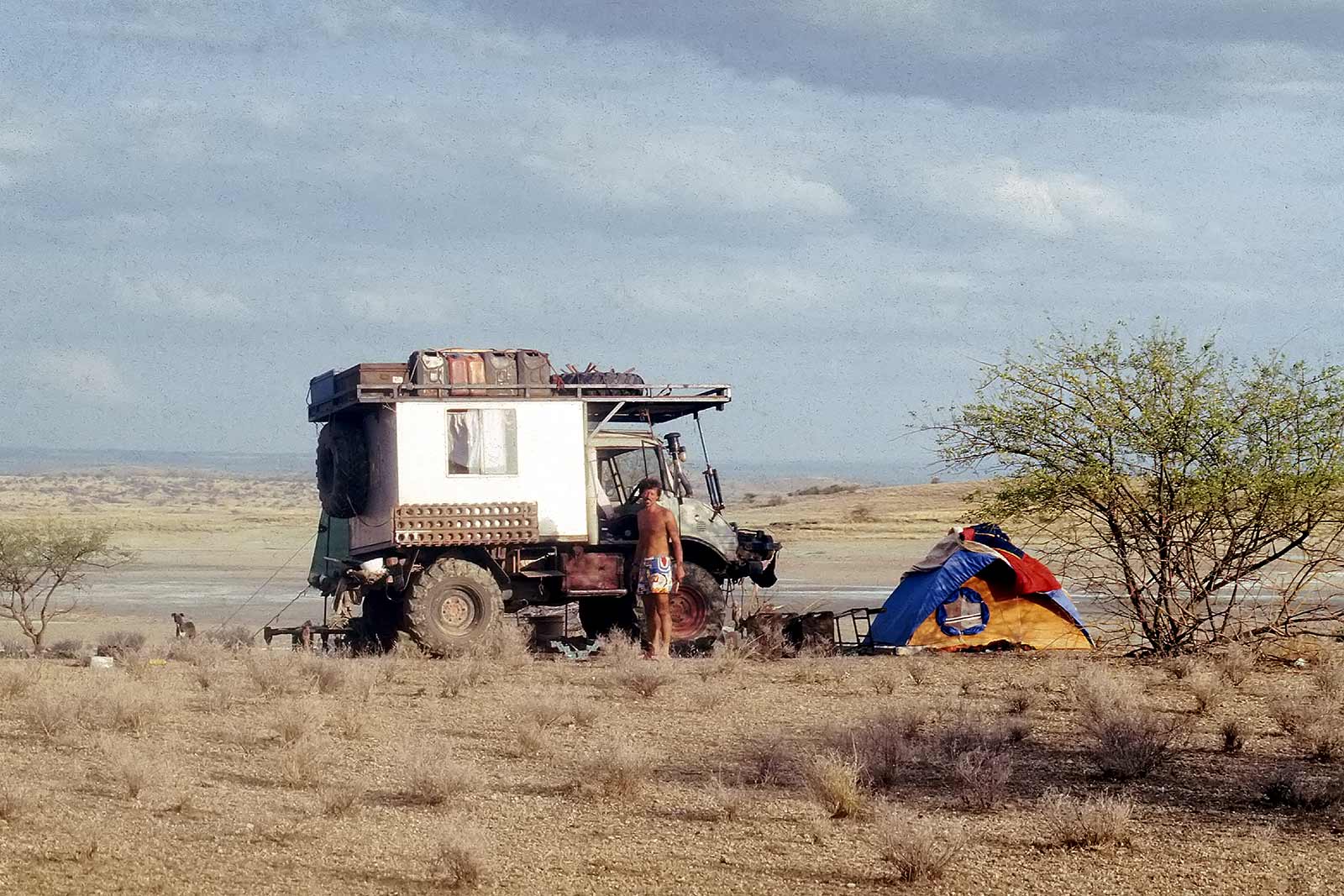 camping-unimog-desert-eypt-sudan-border