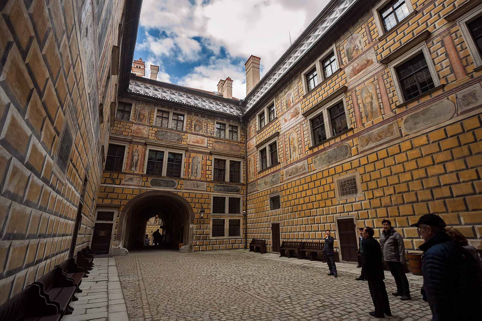 inside-cesky-krumlov-castle-1