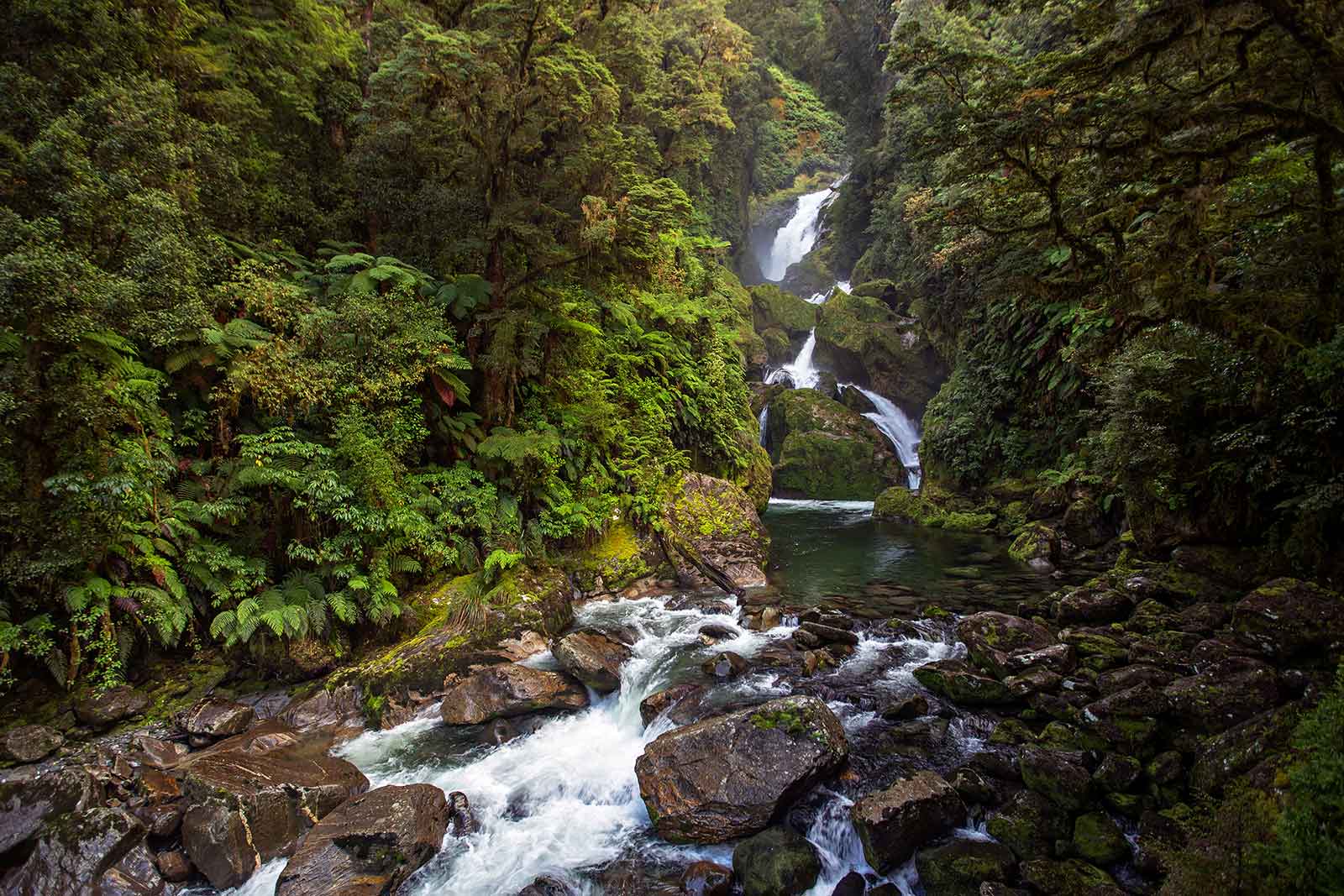 milford-track-mackay-waterfalls-new-zealand-2