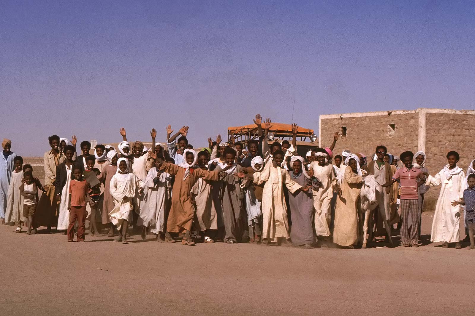 trucking-unimog-dongola-sudan-border-africa