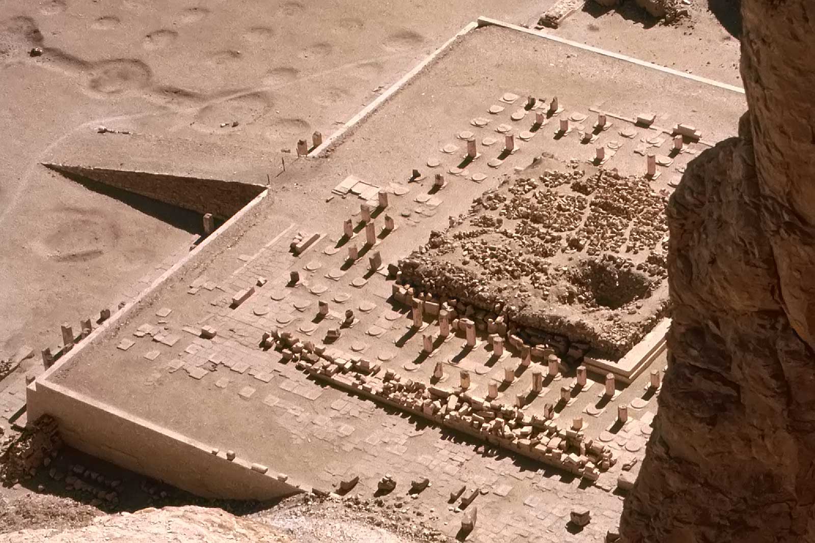 Temple-of-Queen-Hapshepsut-luxor-egypt