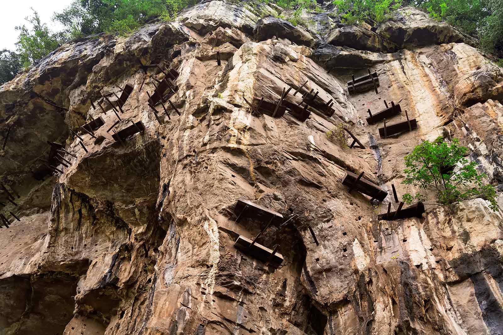 The hanging coffin was a widespread form of burial in ancient southwest China, but the practice ended with the mysterious disappearance of the Bo People.