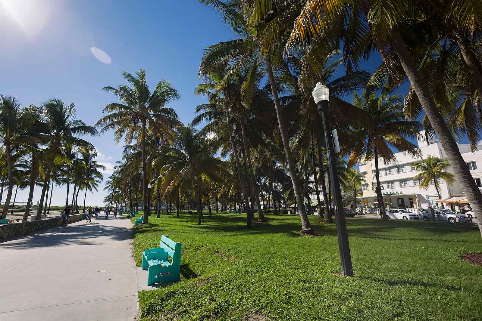 The Miami Beach Boardwalk begins at Indian Beach Park at 46th Street and Collins Ave and continues through the Ocean Drive Promenade to 5th Street. The distance between 46th street and 5th street is approximately 6,5 kilometres - the perfect distance for a nice jog or stroll.