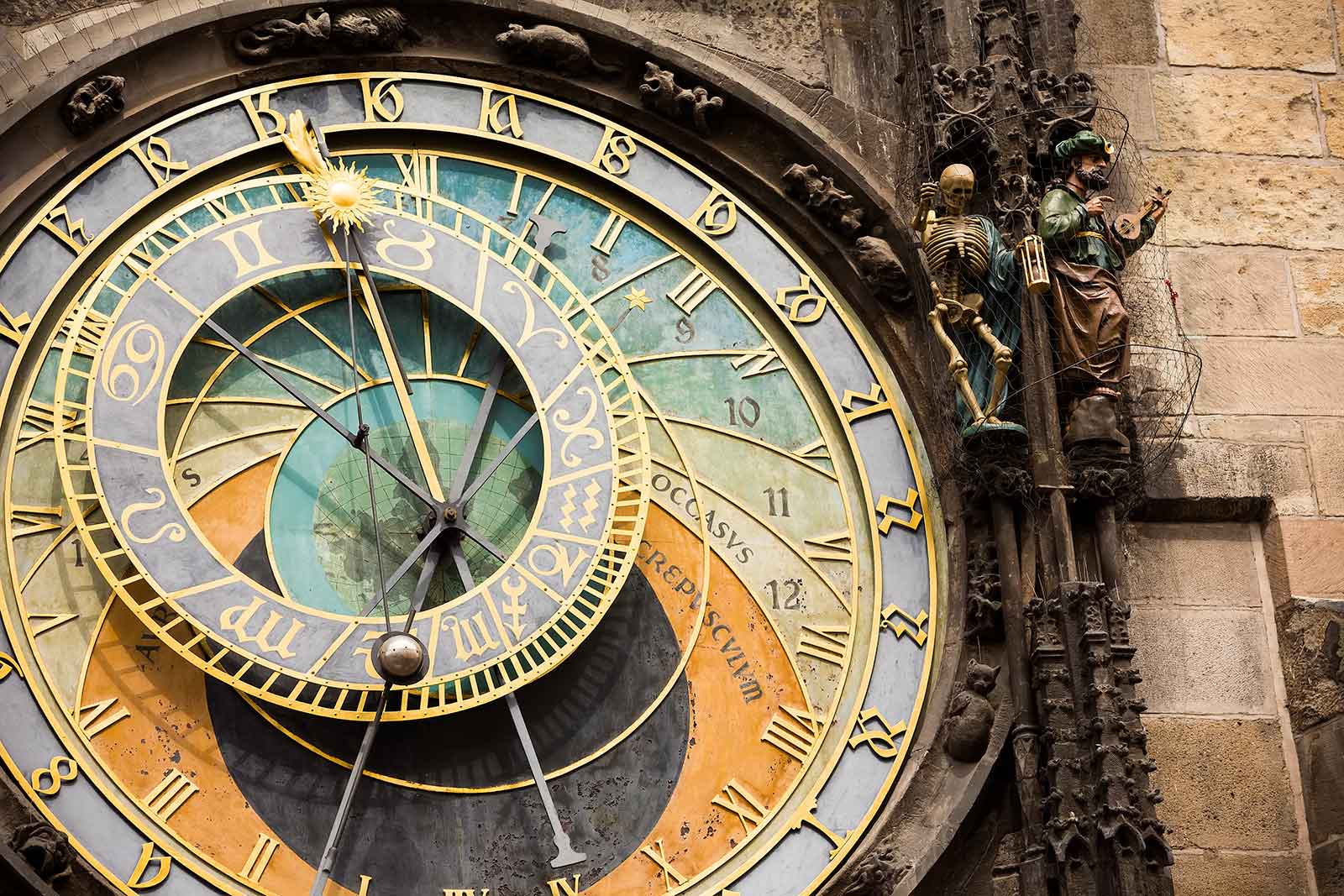 To fully appreciate the Astronomical Clock, join the crowd in front of the tower to watch the procession of the Twelve Apostles: on the hour, every hour, a small trap door opens and Christ marches out ahead of his disciples, while the skeleton of death tolls the bell to a defiant statue of a Turk.