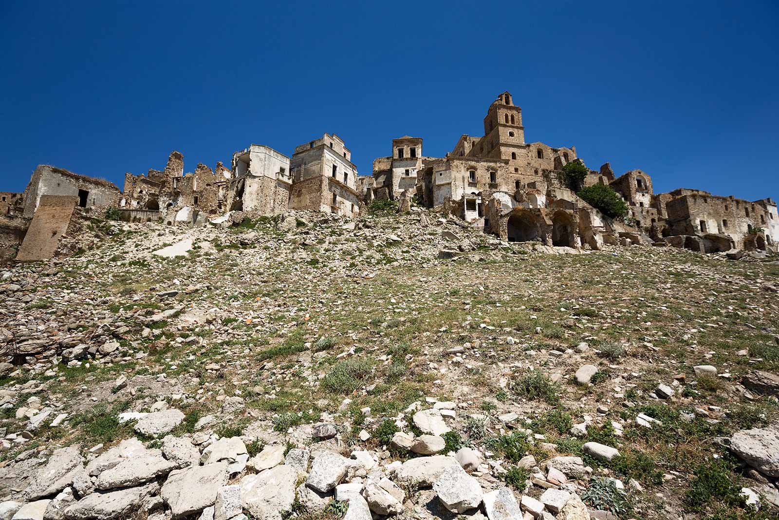 It was here that the level of Craco's destruction became more apparent. This part of the town which was built upon the clay and that suffered the worst of the damage.