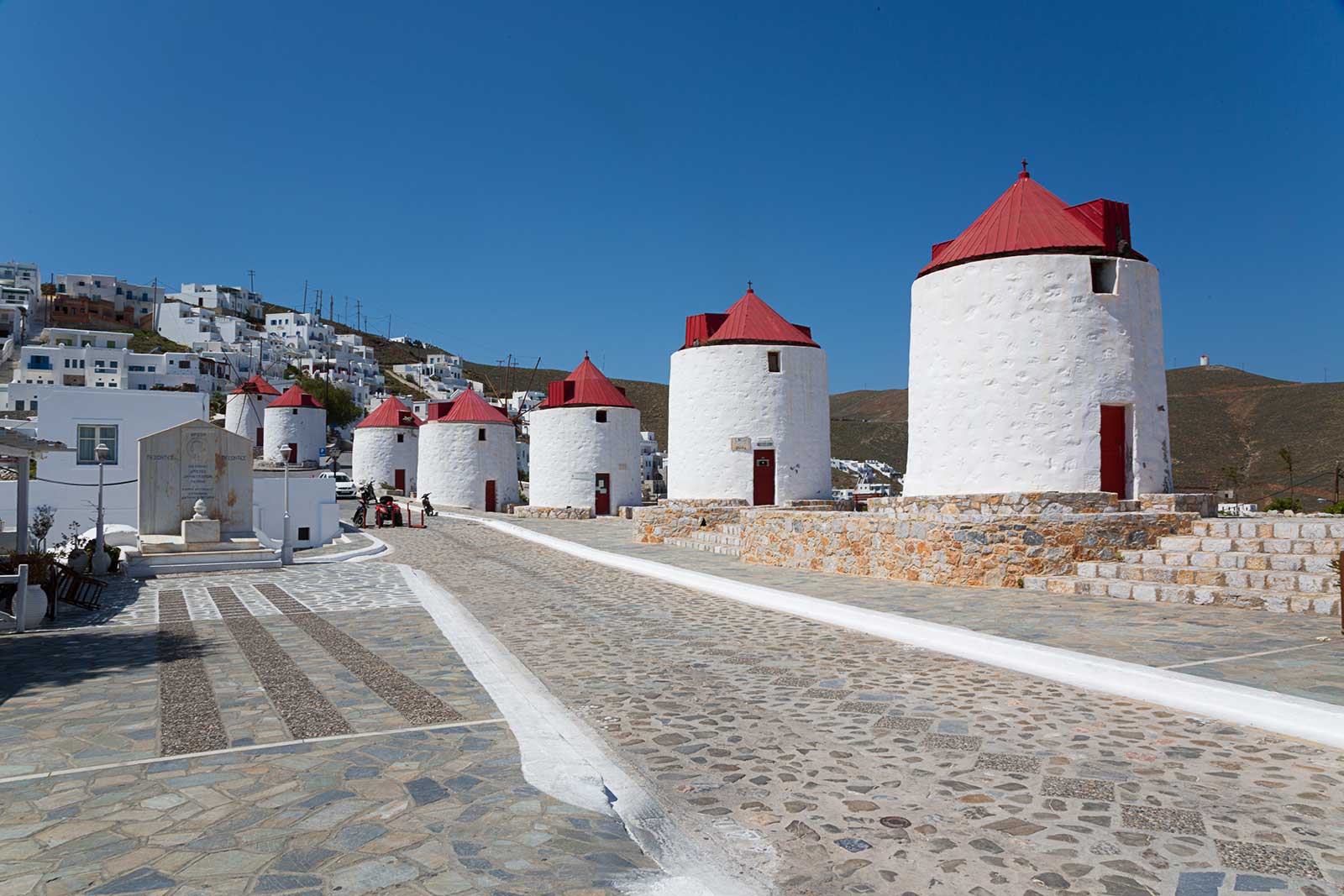 In the main square of Chora, you will find eight traditional picturesque windmills.