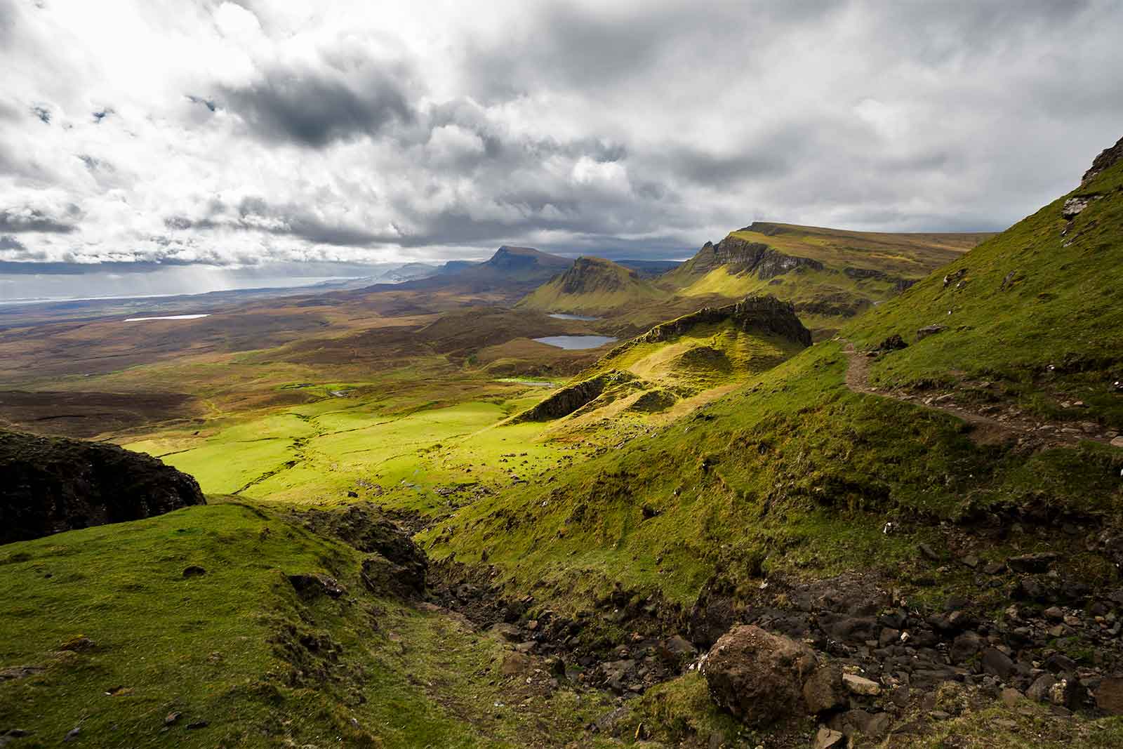 One of the most beautiful hikes in the world, with the most stunning landscape: The Quiraing in Scotland.